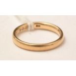 An 18ct gold wedding band