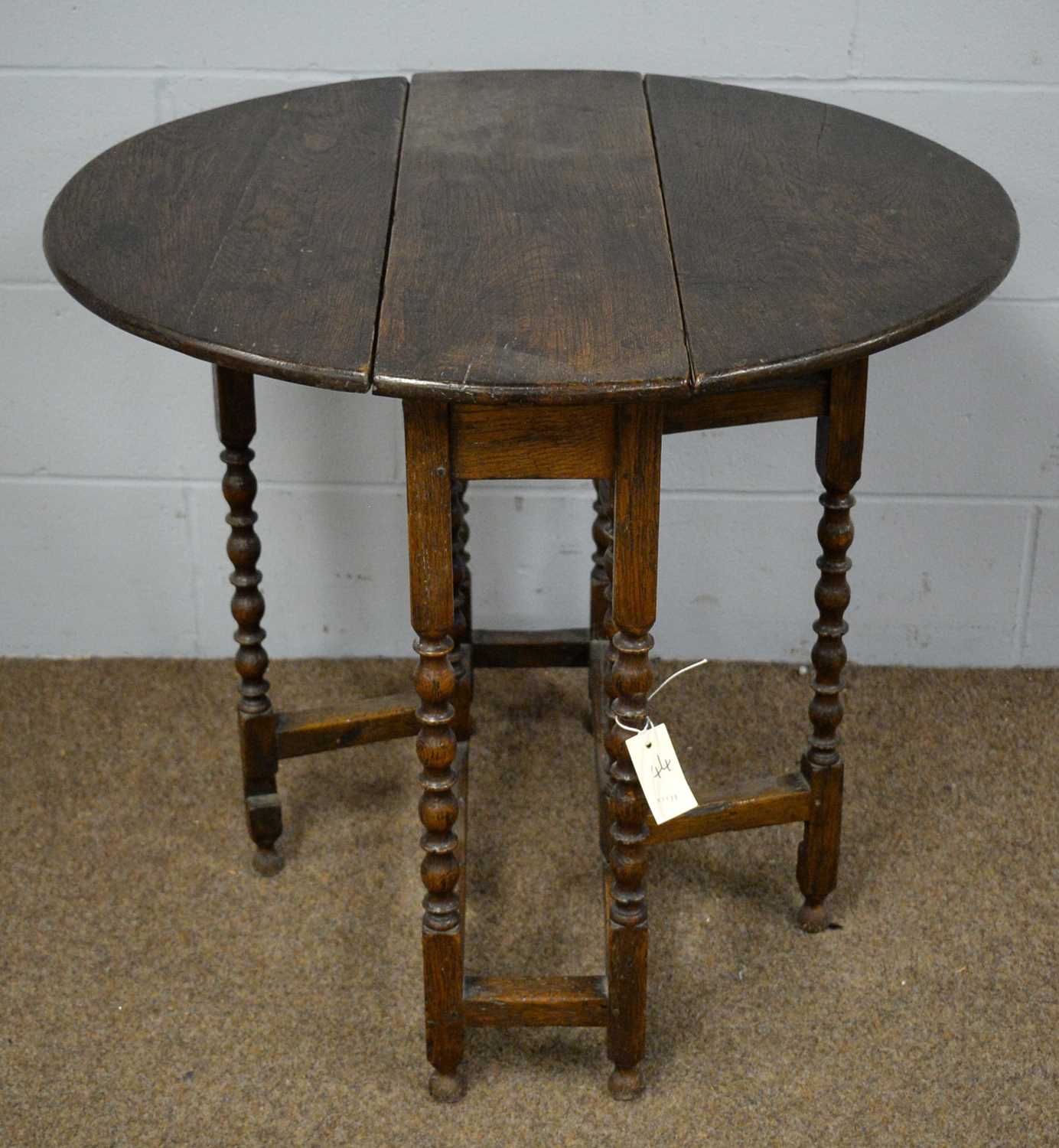 19th C oak gate leg table (small size). - Bild 2 aus 3