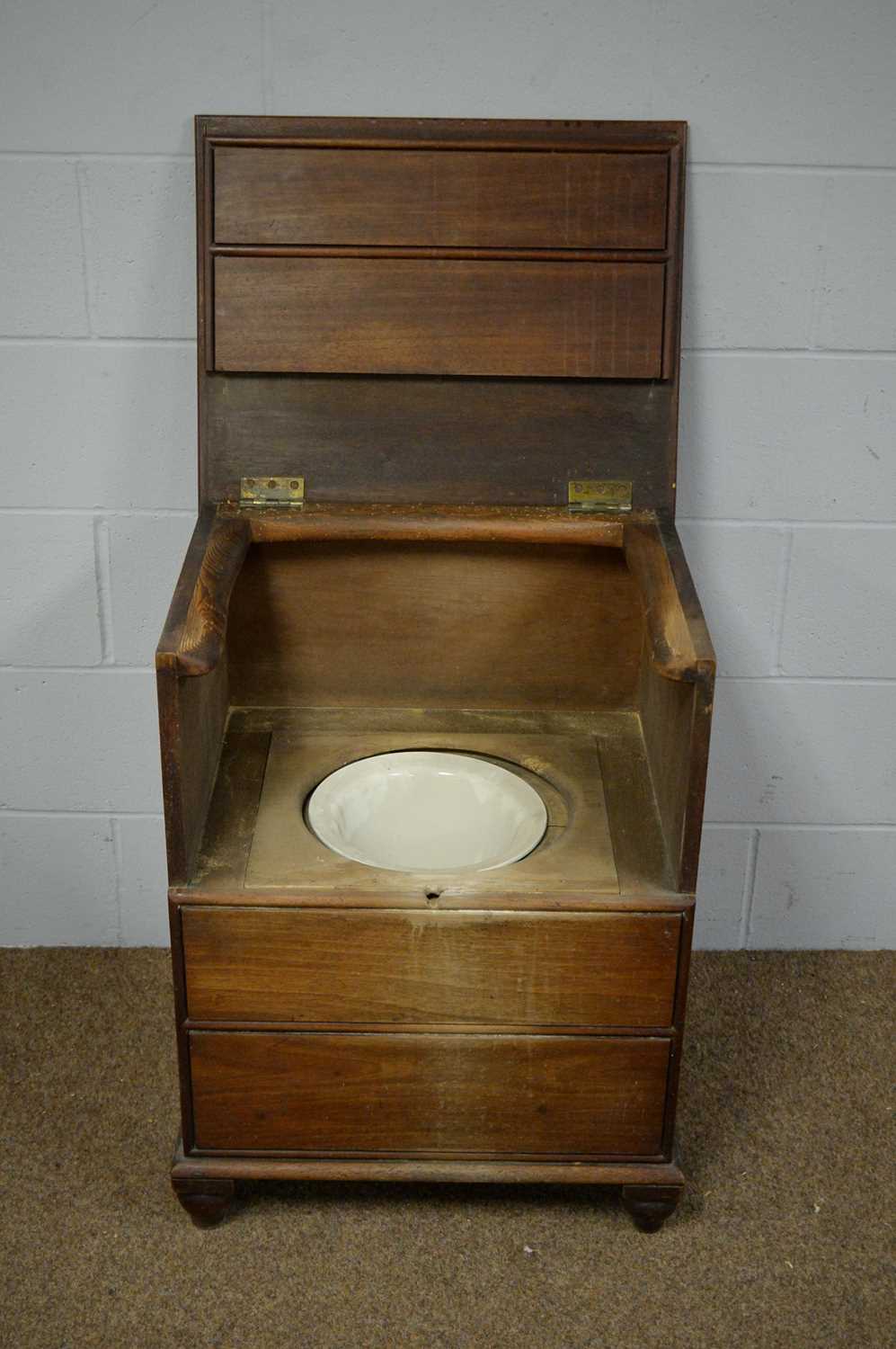 20th C commode; and a 19th C Pembroke table. - Bild 2 aus 3