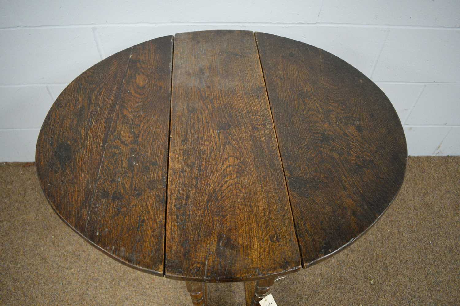 19th C oak gate leg table (small size). - Bild 3 aus 3