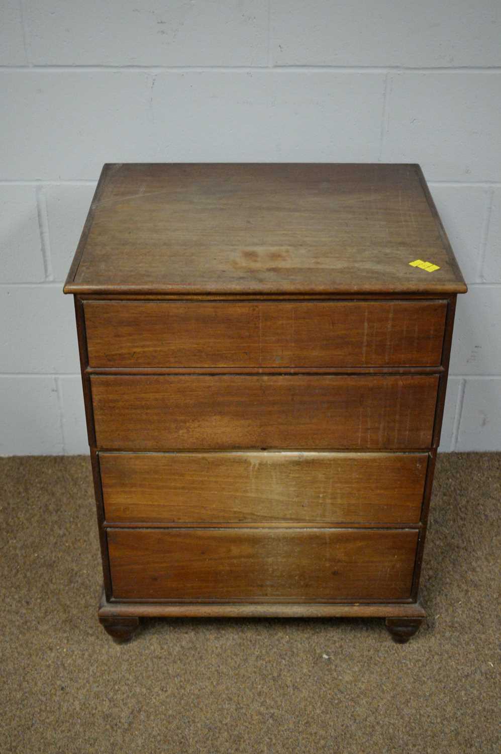 20th C commode; and a 19th C Pembroke table. - Bild 3 aus 3