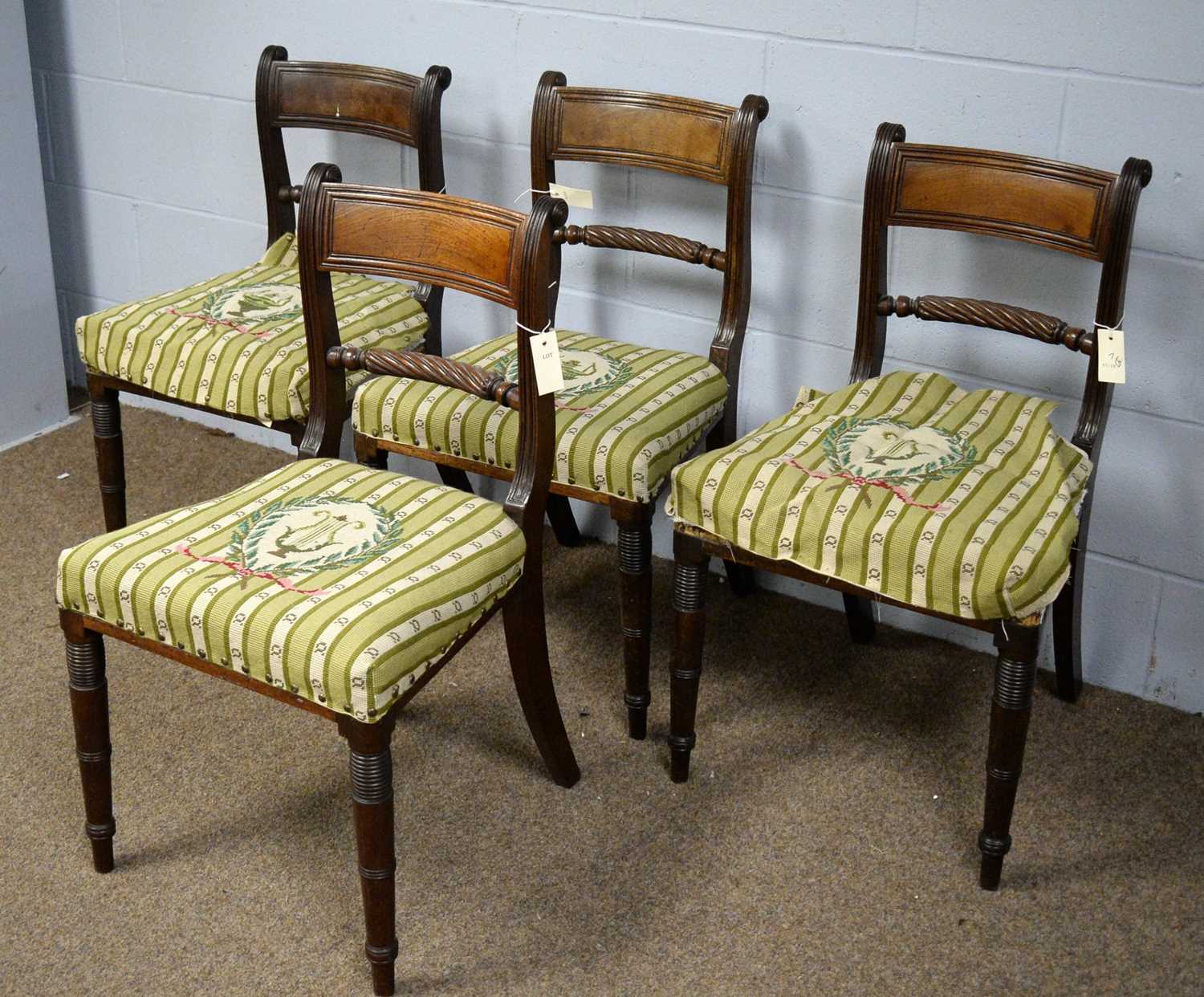 A set of four George IV mahogany dining chairs - Bild 2 aus 2