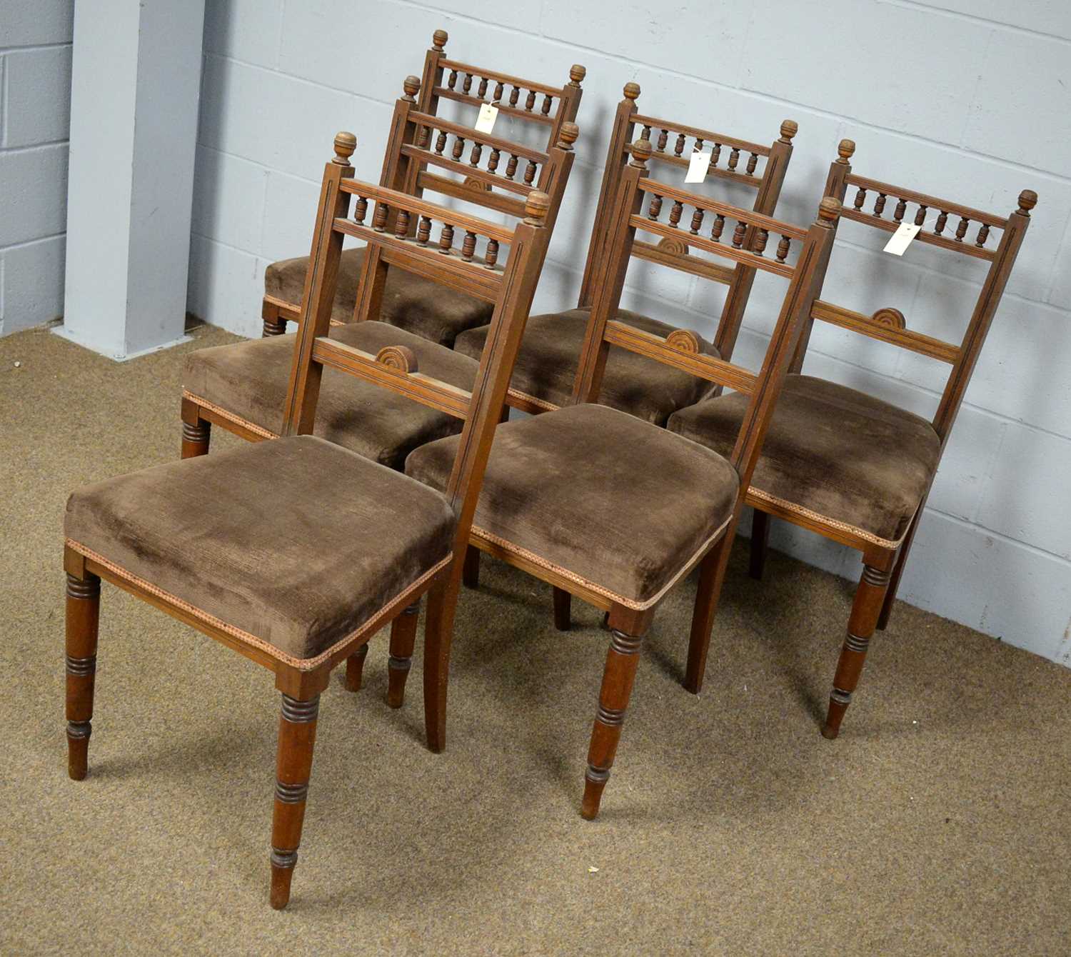 Six Edwardian oak dining chairs and a mahogany twin-pedestal dining table - Bild 3 aus 4