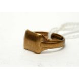 An antique 9ct gold signet ring