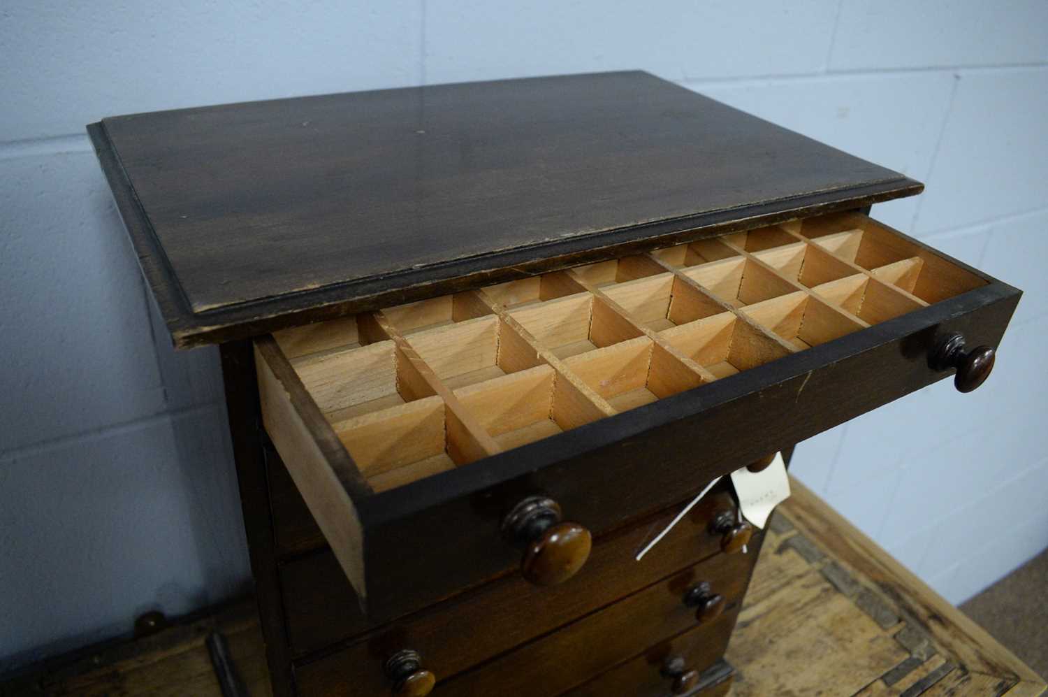 An early 20th C miniature chest of six drawers. - Bild 4 aus 4