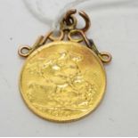 A 1910 gold sovereign pendant