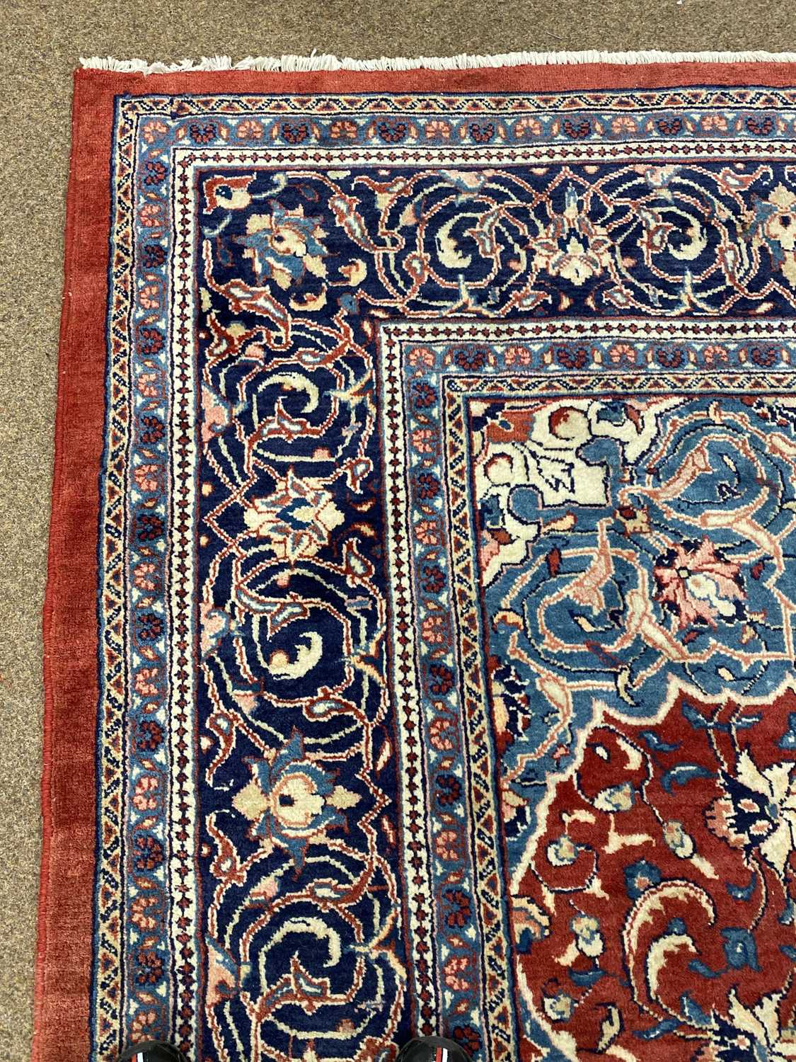 A decorative modern Persian carpet - Image 2 of 4
