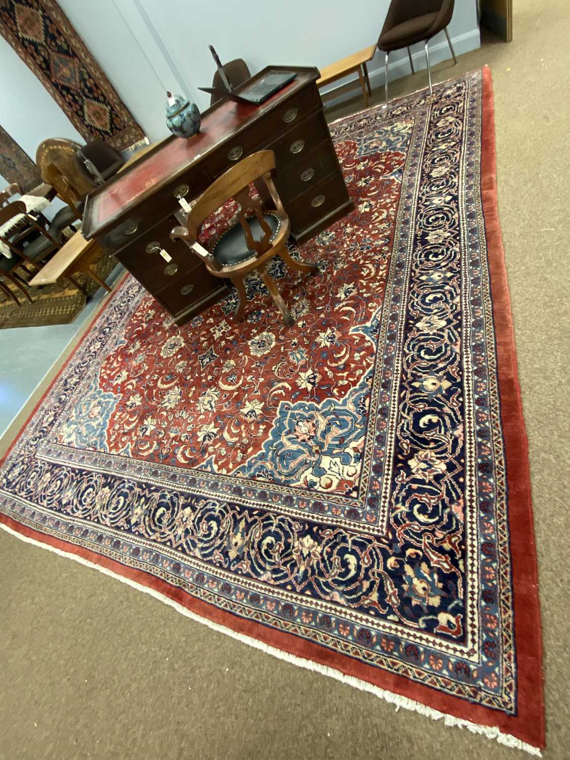 A decorative modern Persian carpet - Image 3 of 4