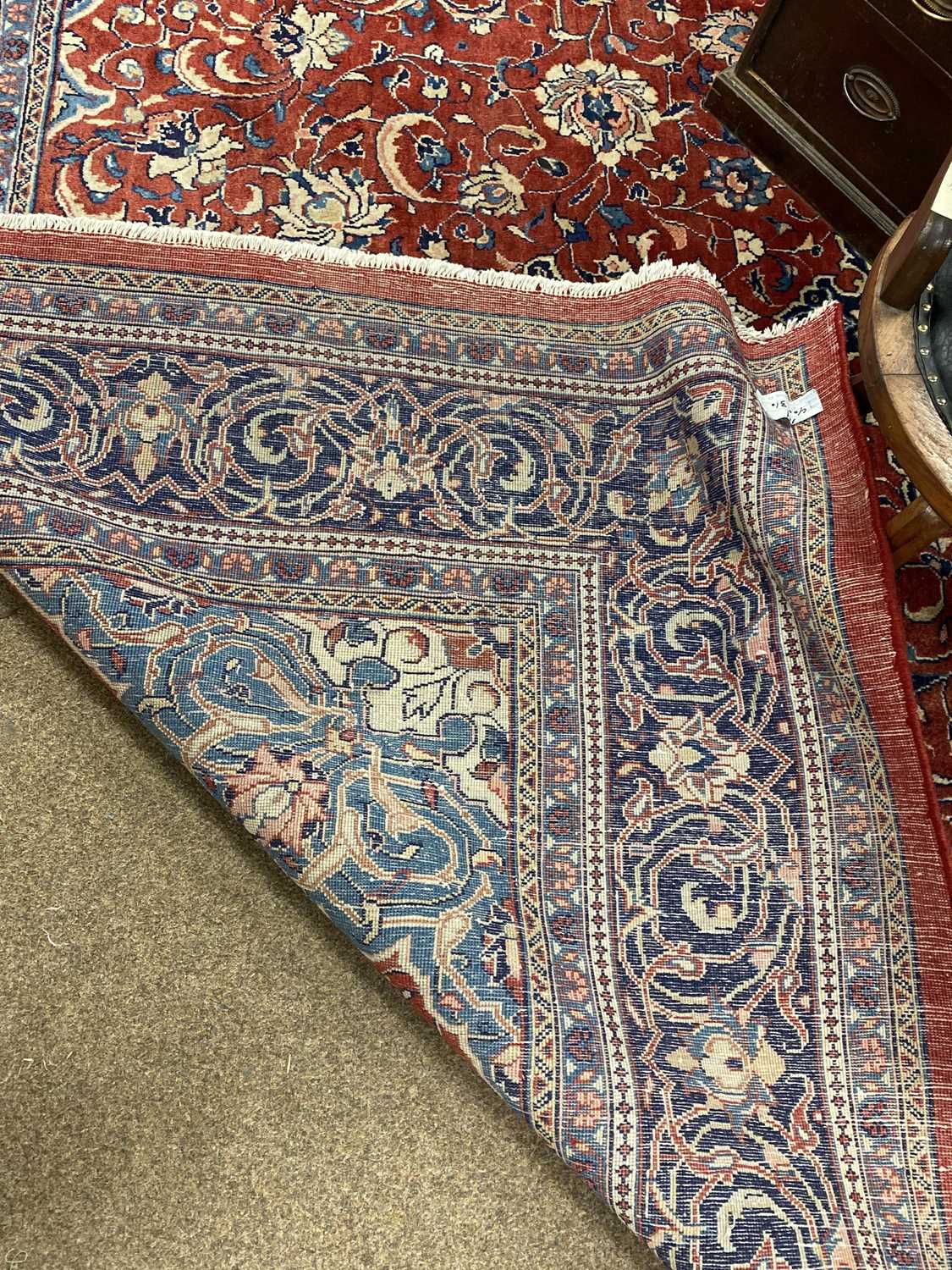 A decorative modern Persian carpet - Image 4 of 4
