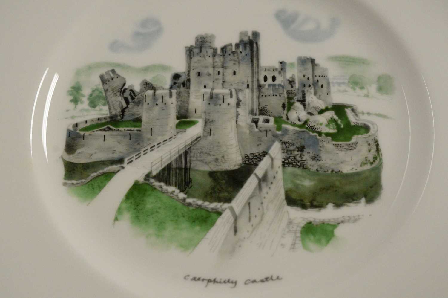 A collection of Wedgwood 'Castles & Country Houses' plates. - Image 2 of 14