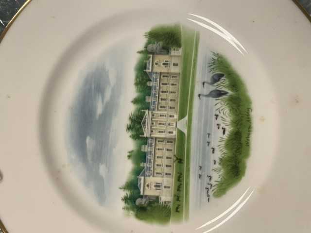 A collection of Wedgwood 'Castles & Country Houses' plates. - Image 9 of 14