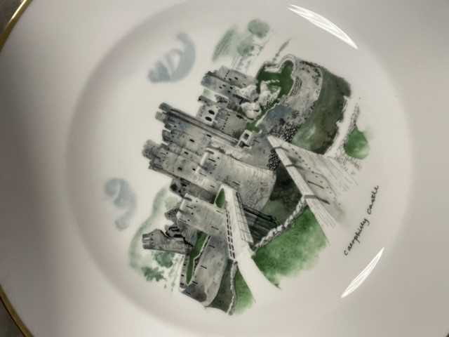 A collection of Wedgwood 'Castles & Country Houses' plates. - Image 11 of 14