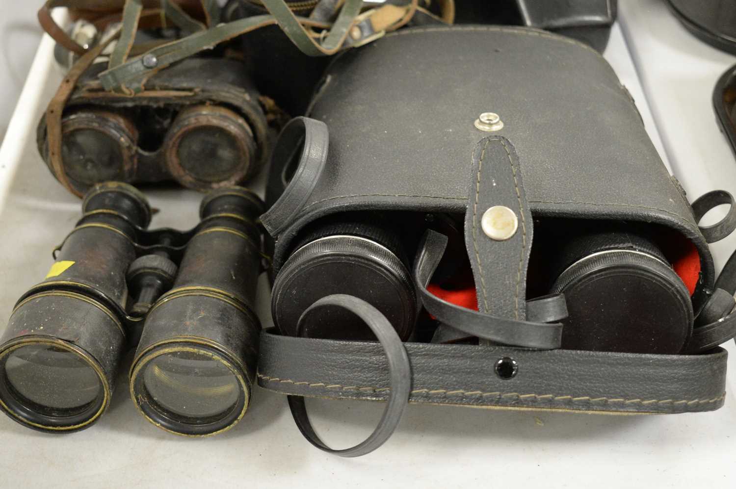 Collection of cameras and monoculars. - Image 3 of 3