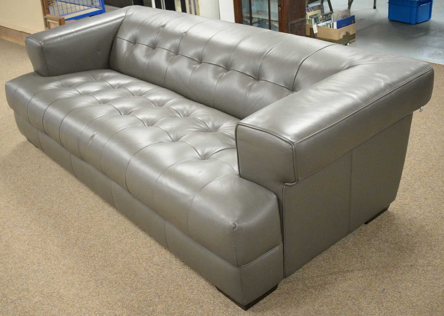 Domicil grey leather three-seater settee. - Bild 3 aus 4