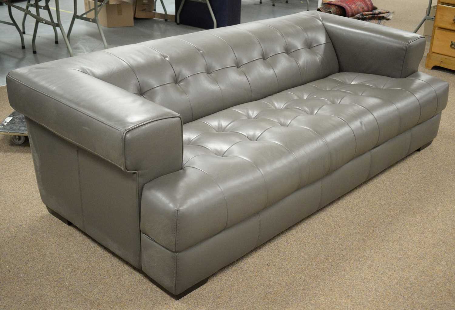 Domicil grey leather three-seater settee. - Bild 2 aus 4