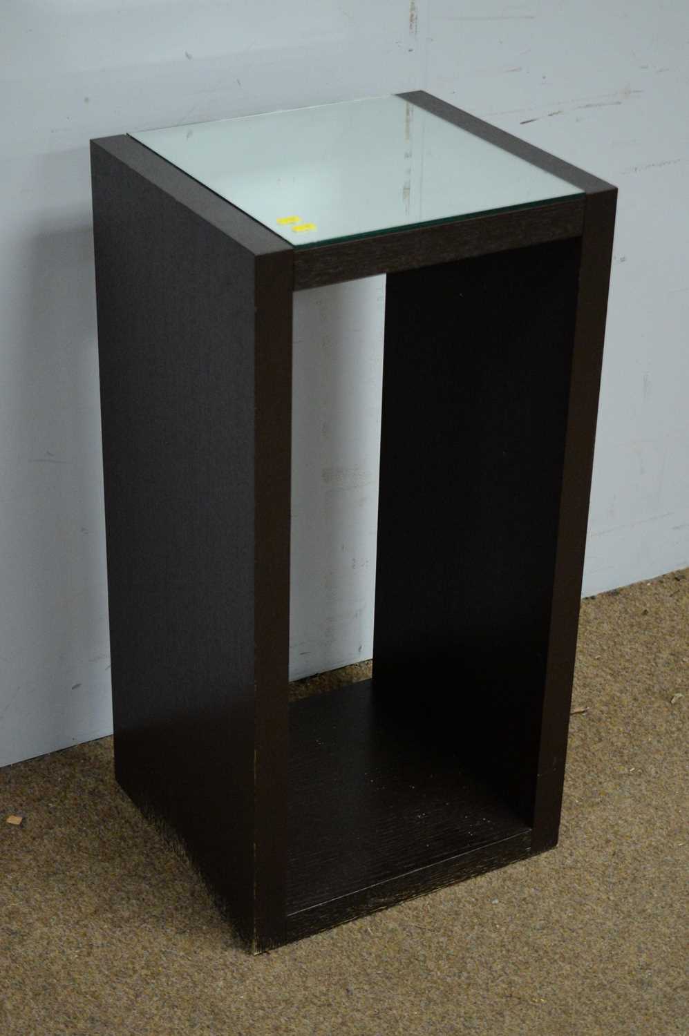 Modern mirror top occasional table. - Image 2 of 3