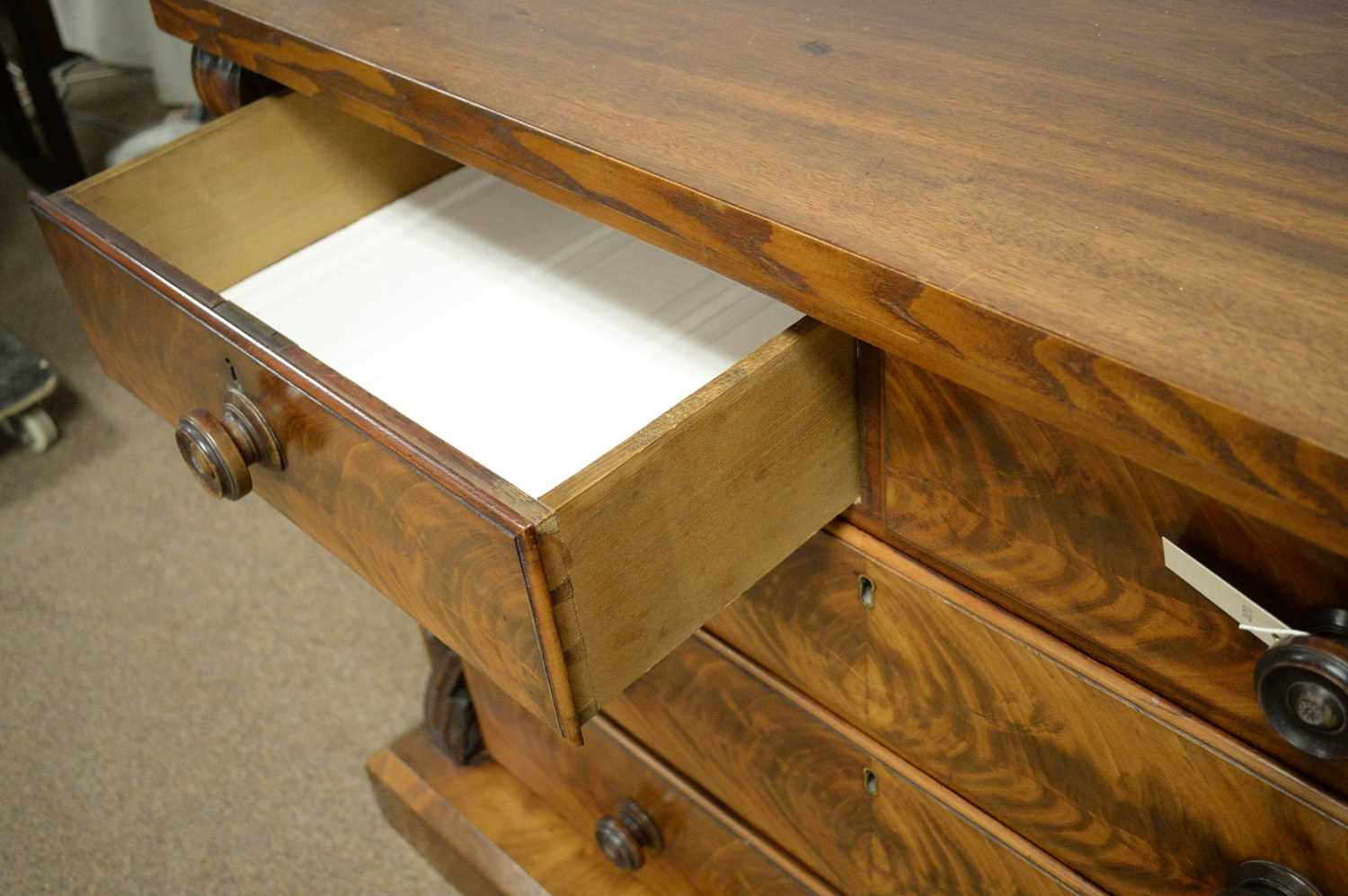 Victorian mahogany chest of drawers. - Image 4 of 4