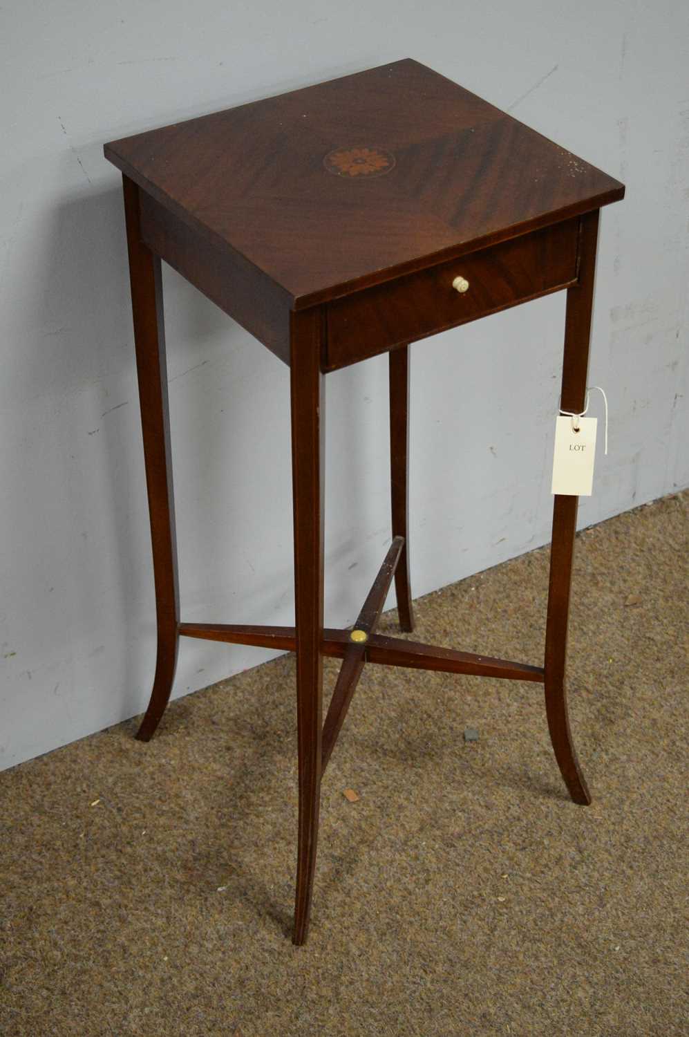 Edwardian mahogany occasional table. - Bild 2 aus 4