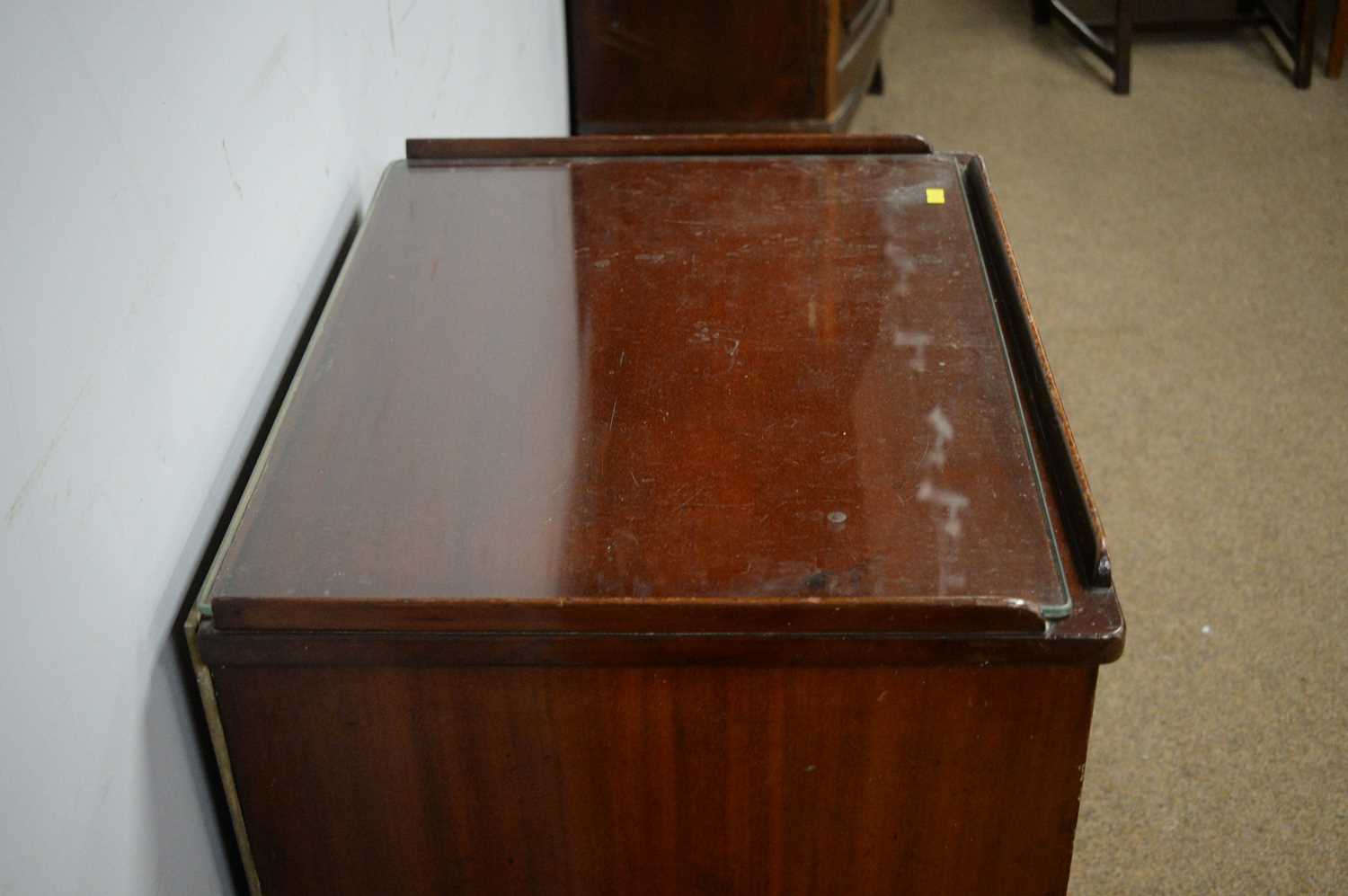 Mahogany chest of drawers with 'patent' handles. - Image 4 of 4