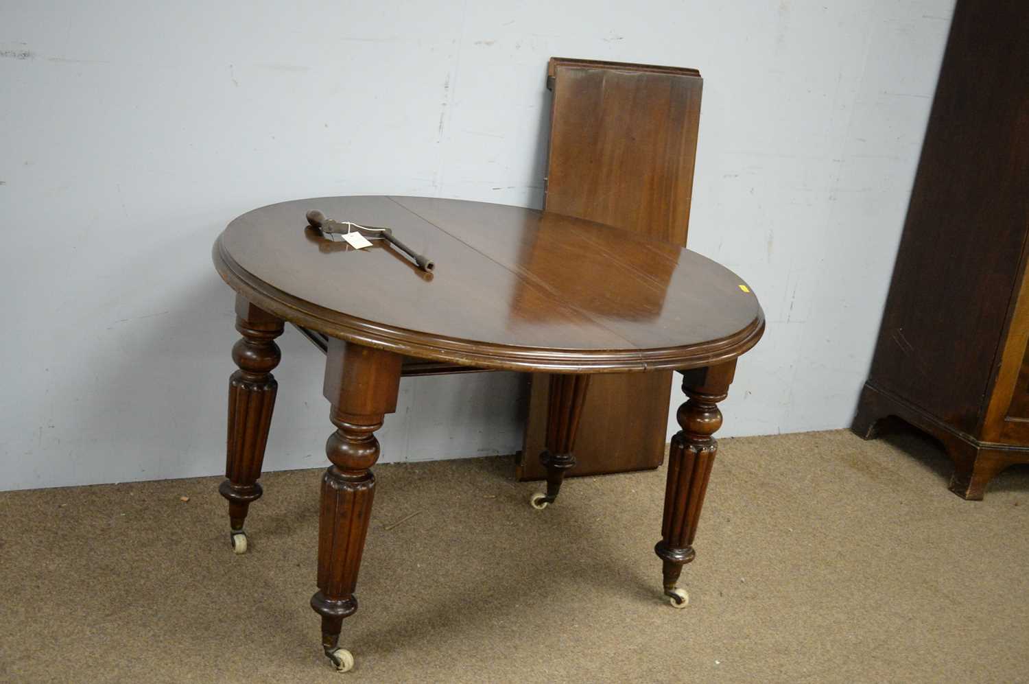 Victorian mahogany extending dining table. - Image 2 of 3