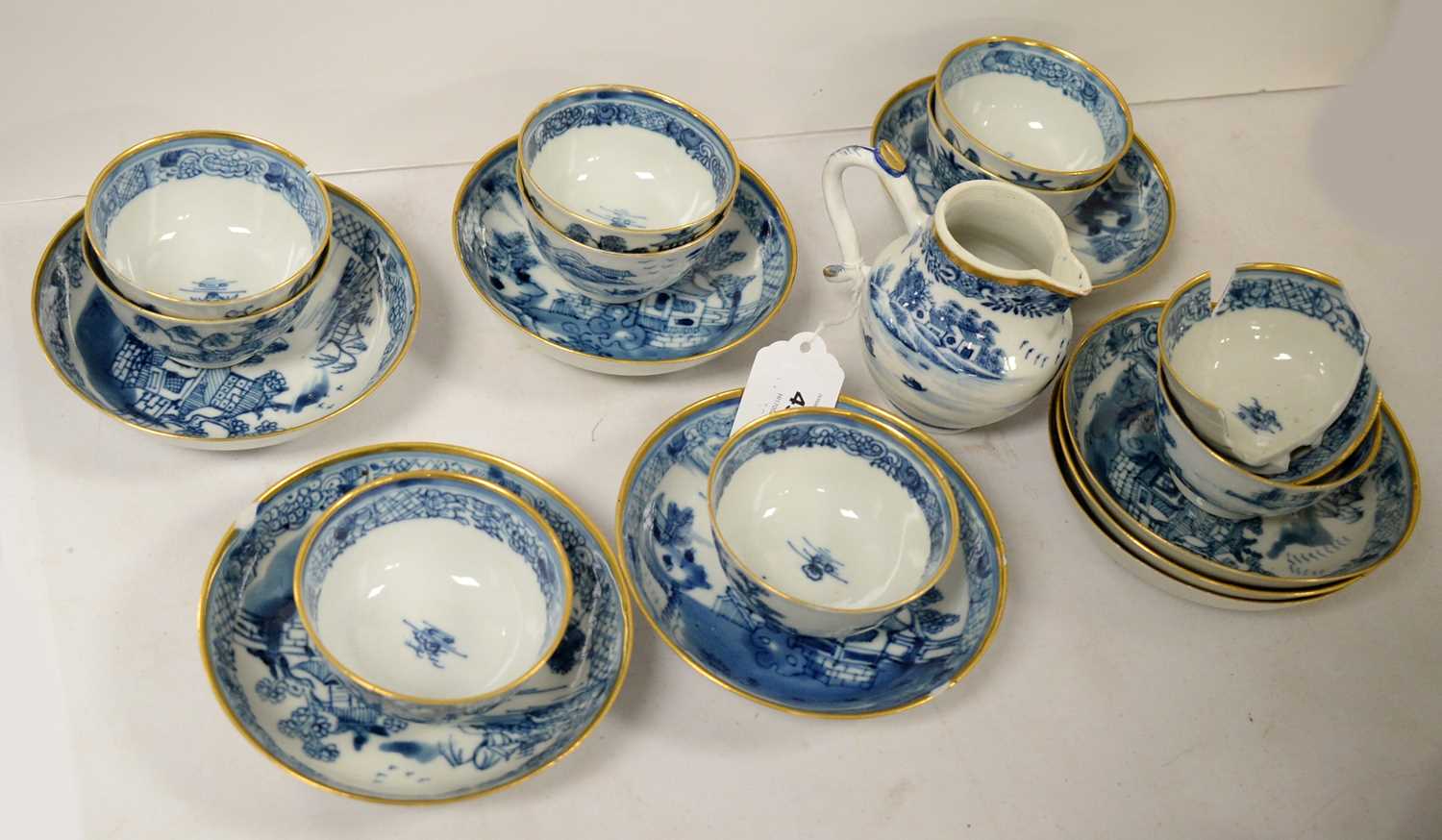 Blue and white tea bowls, etc.