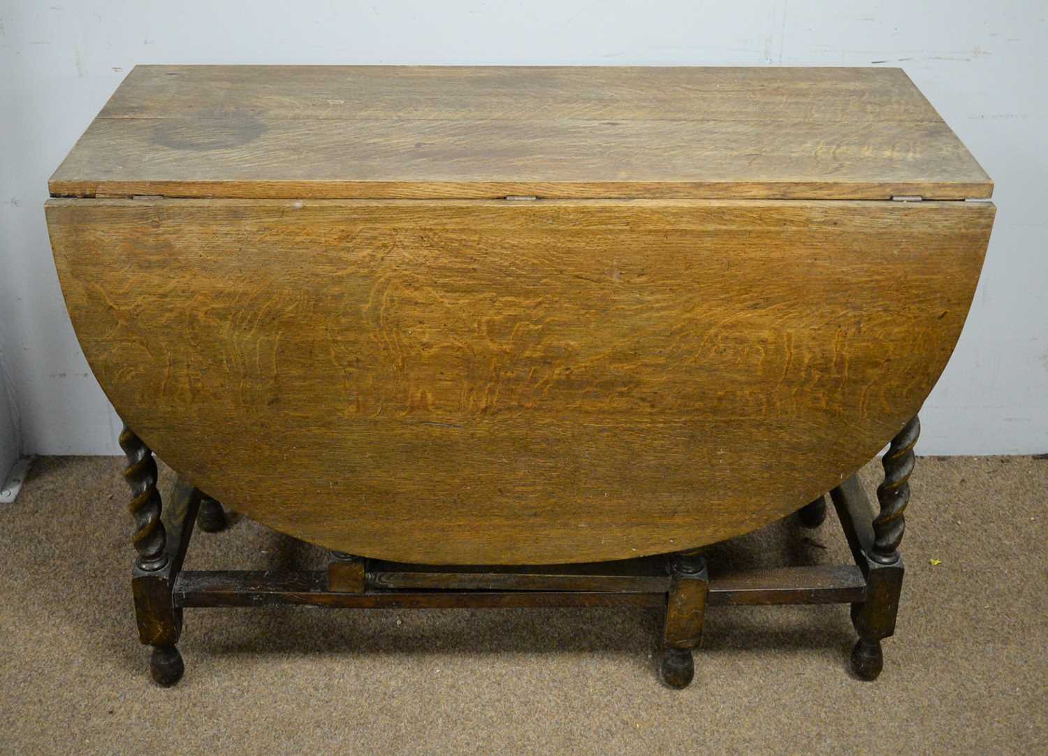 An oak drop leaf dining table.