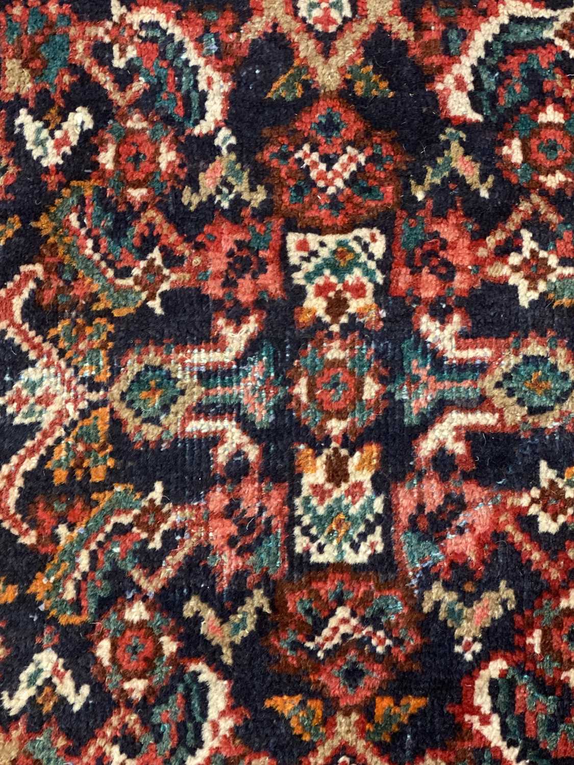 An Eastern bordered carpet. - Bild 5 aus 6