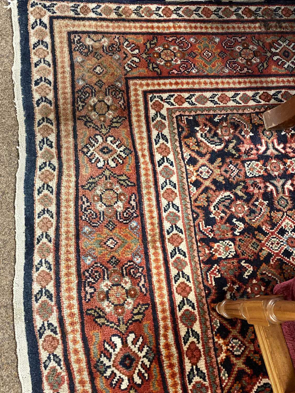 An Eastern bordered carpet. - Bild 4 aus 6