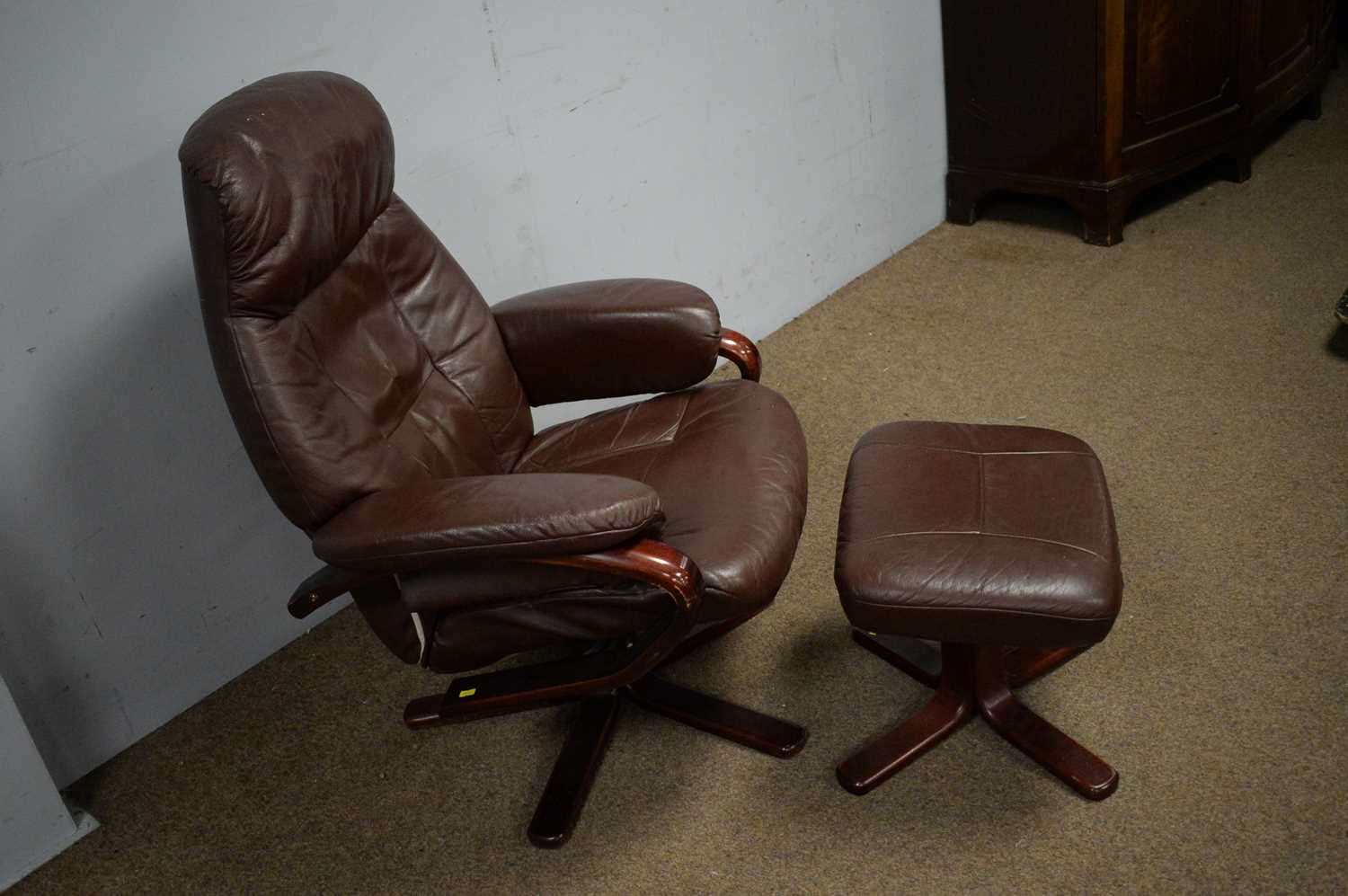 Somo A/S: a maroon leather upholstered easy recliner armchair and footstool. - Image 2 of 3