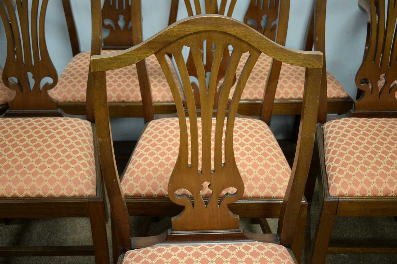 Set of eight Georgian-style mahogany dining chairs. - Bild 4 aus 4