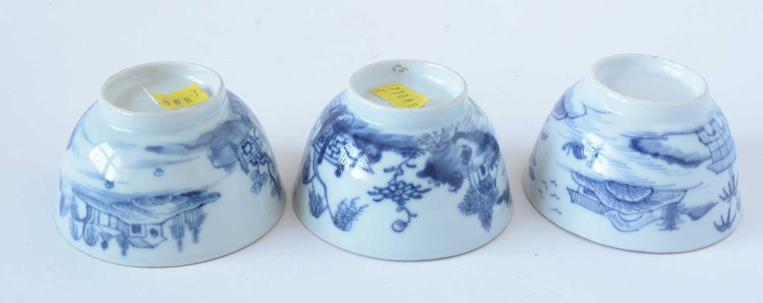 Blue and white tea bowls, etc. - Image 22 of 32