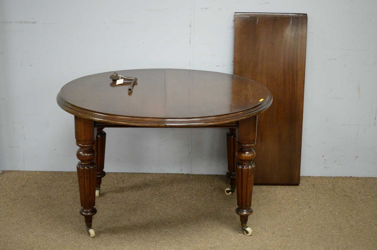 Victorian mahogany extending dining table.