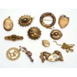 A selection of 19th and 20th Century gold and yellow metal brooches,