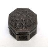 A Chinese 900 standard snuff box of octagonal form,