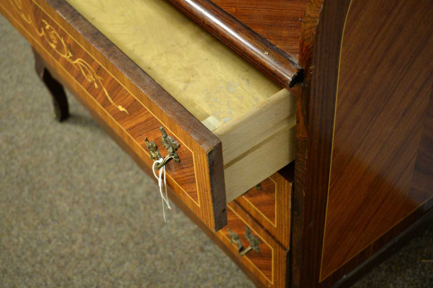 A reproduction kingwood and marquetry inlaid writing bureau - Bild 5 aus 6