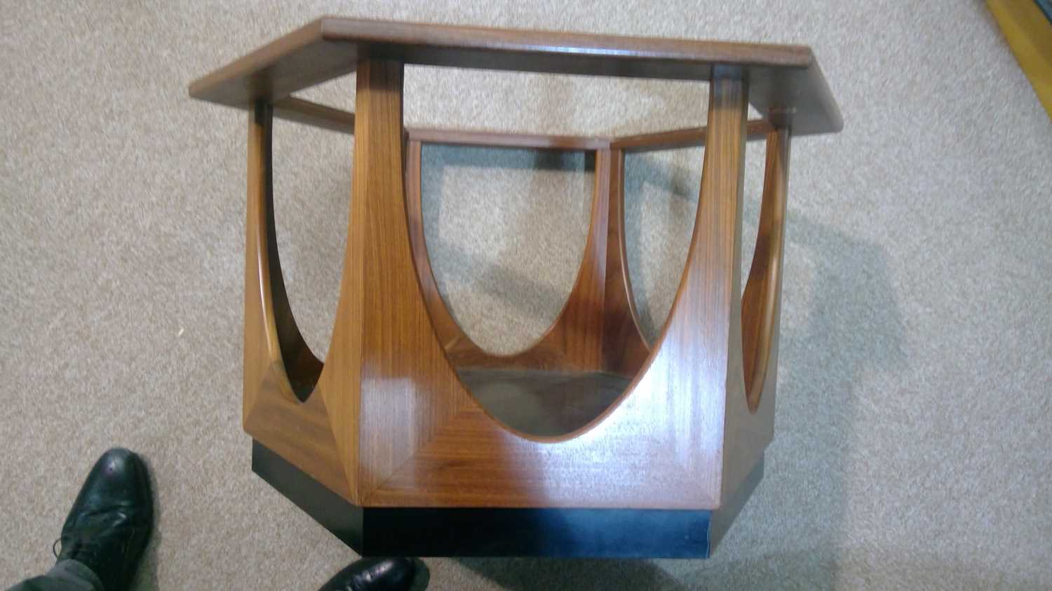 Victor B. Wilkins for G plan: a teak hexagonal coffee table - Bild 9 aus 16