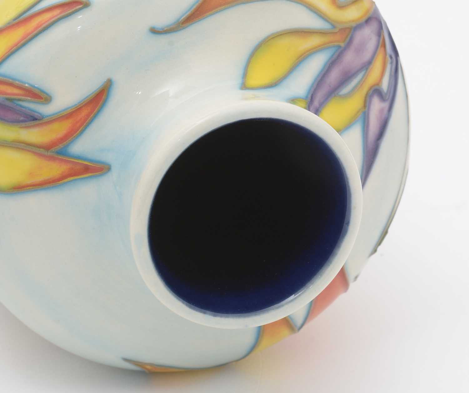 Moorcroft California pattern vase - Image 4 of 6