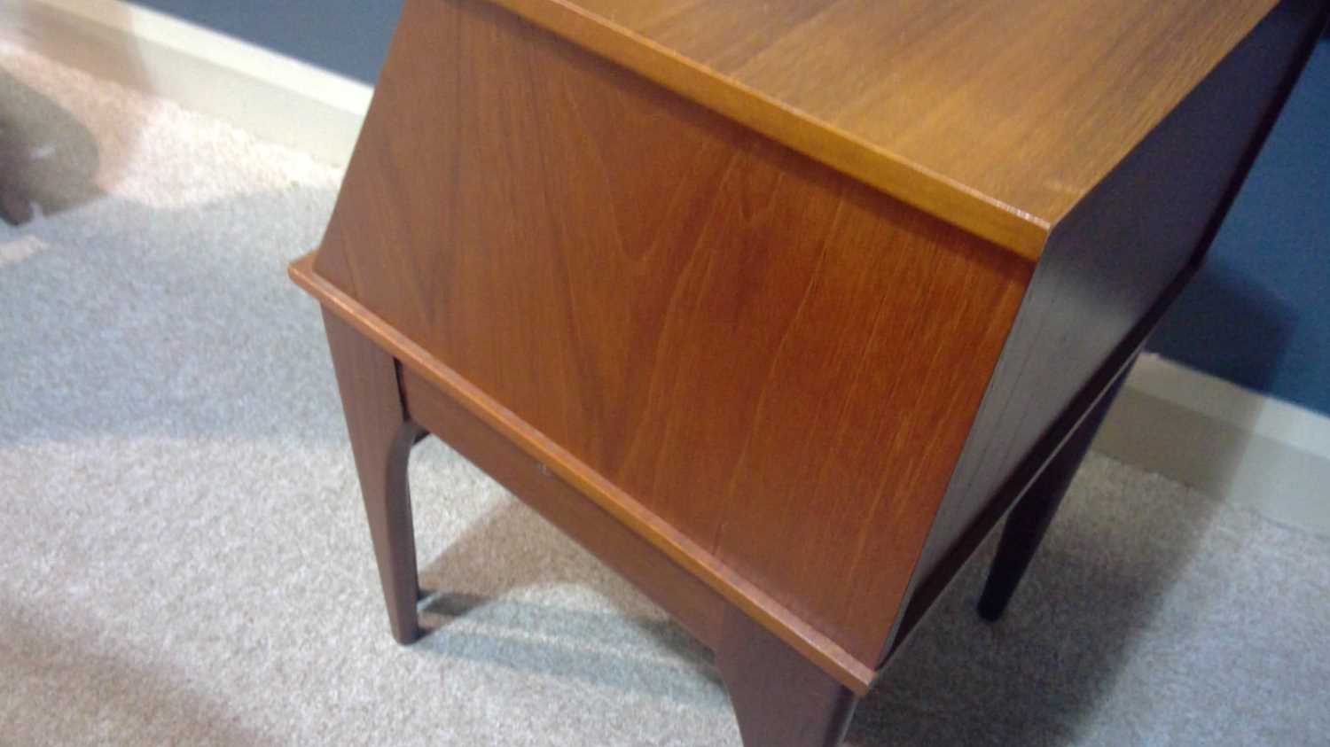 Chippy Heath: a mid Century teak telephone seat. - Image 18 of 18