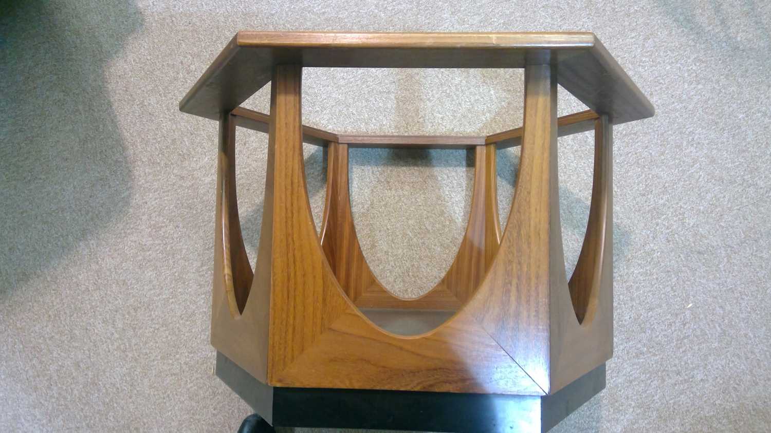 Victor B. Wilkins for G plan: a teak hexagonal coffee table - Bild 13 aus 16