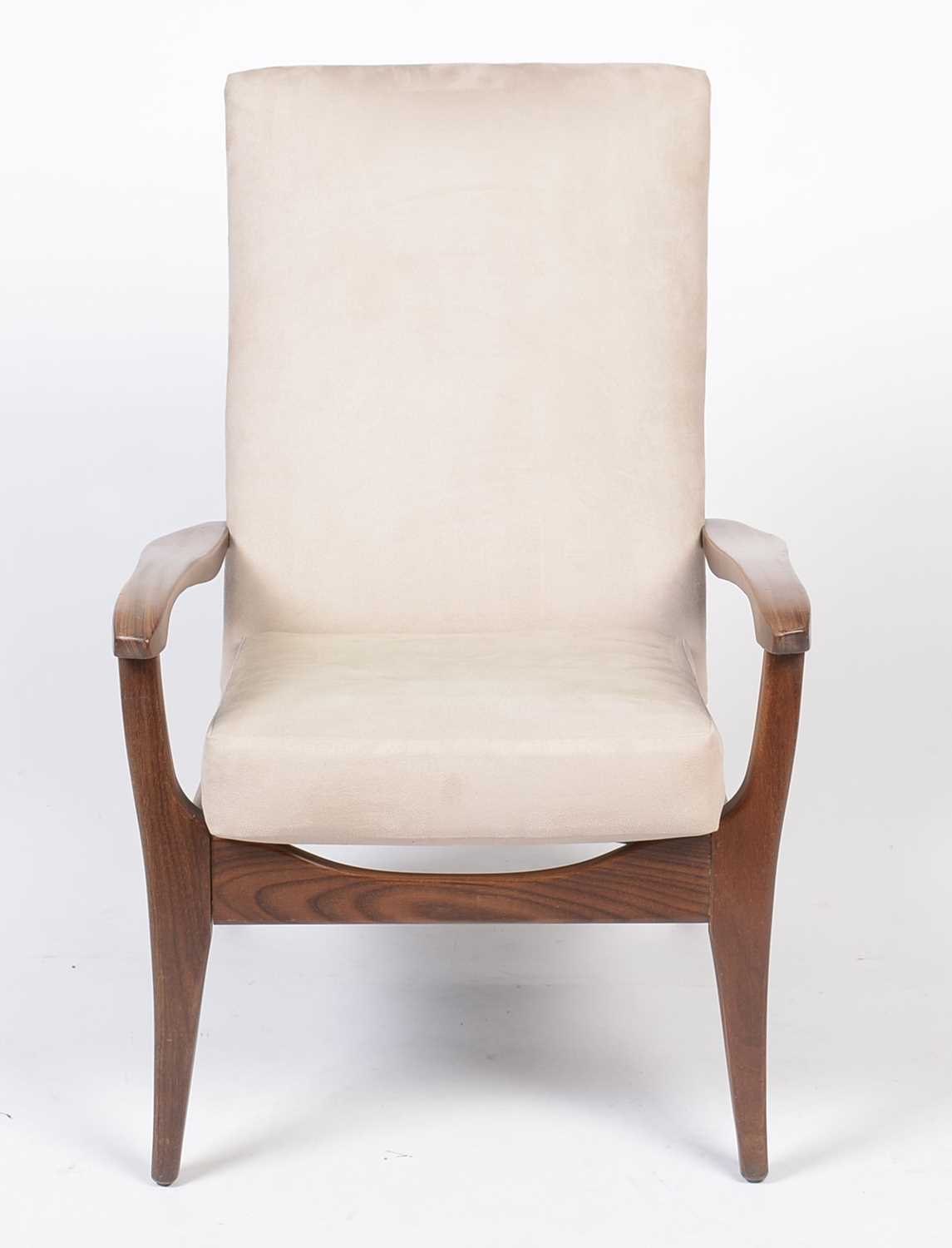 A mid Century teak armchair. - Bild 2 aus 7