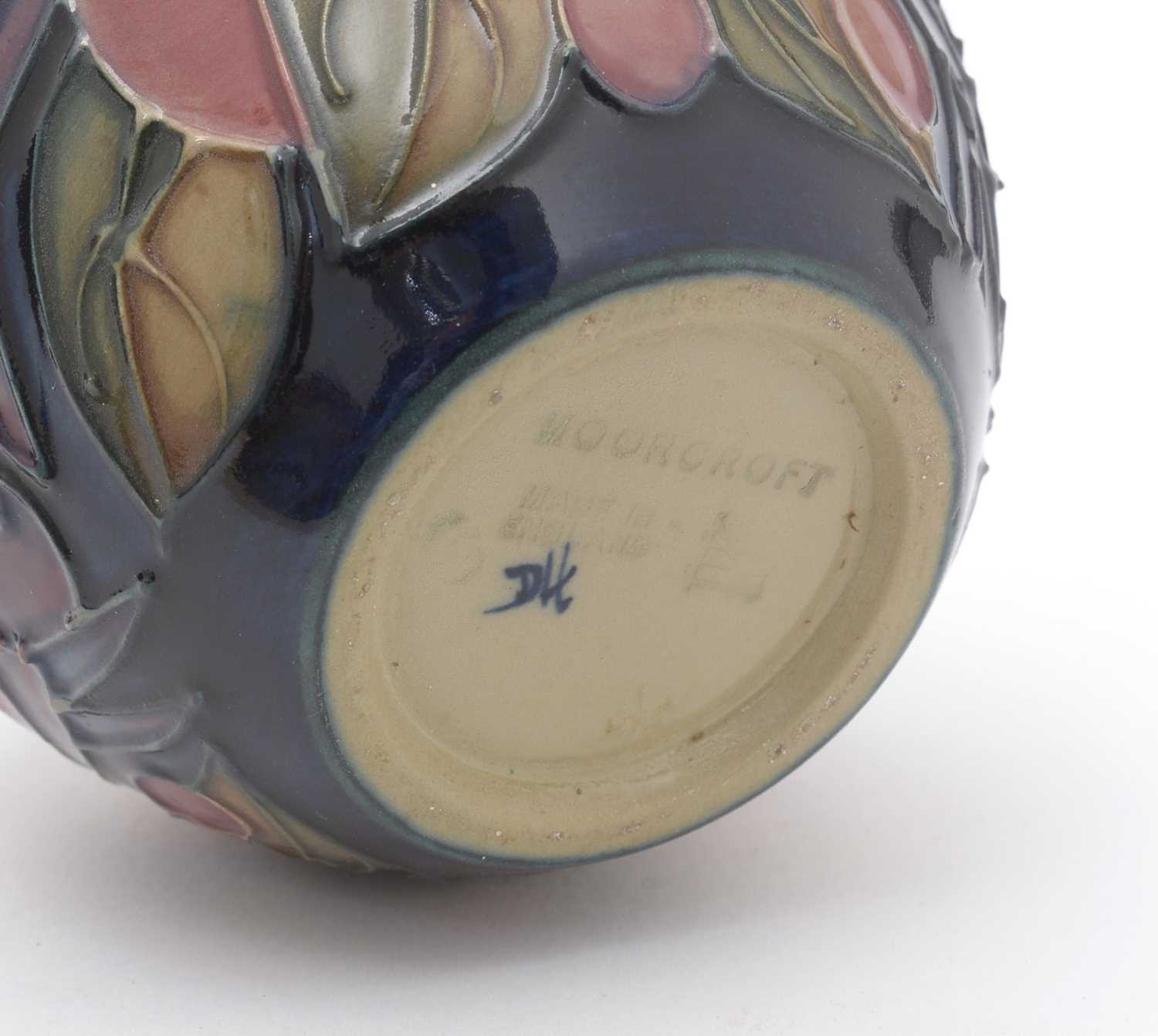 Small Moorcroft Blue Finch pattern vase - Image 4 of 5