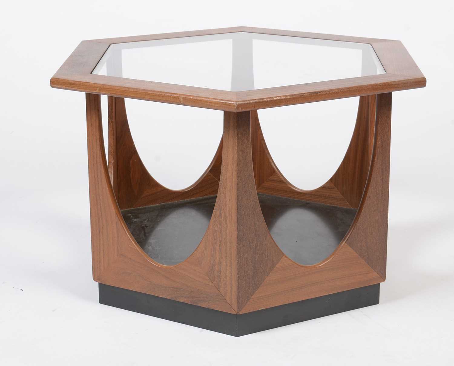 Victor B. Wilkins for G plan: a teak hexagonal coffee table - Bild 4 aus 16