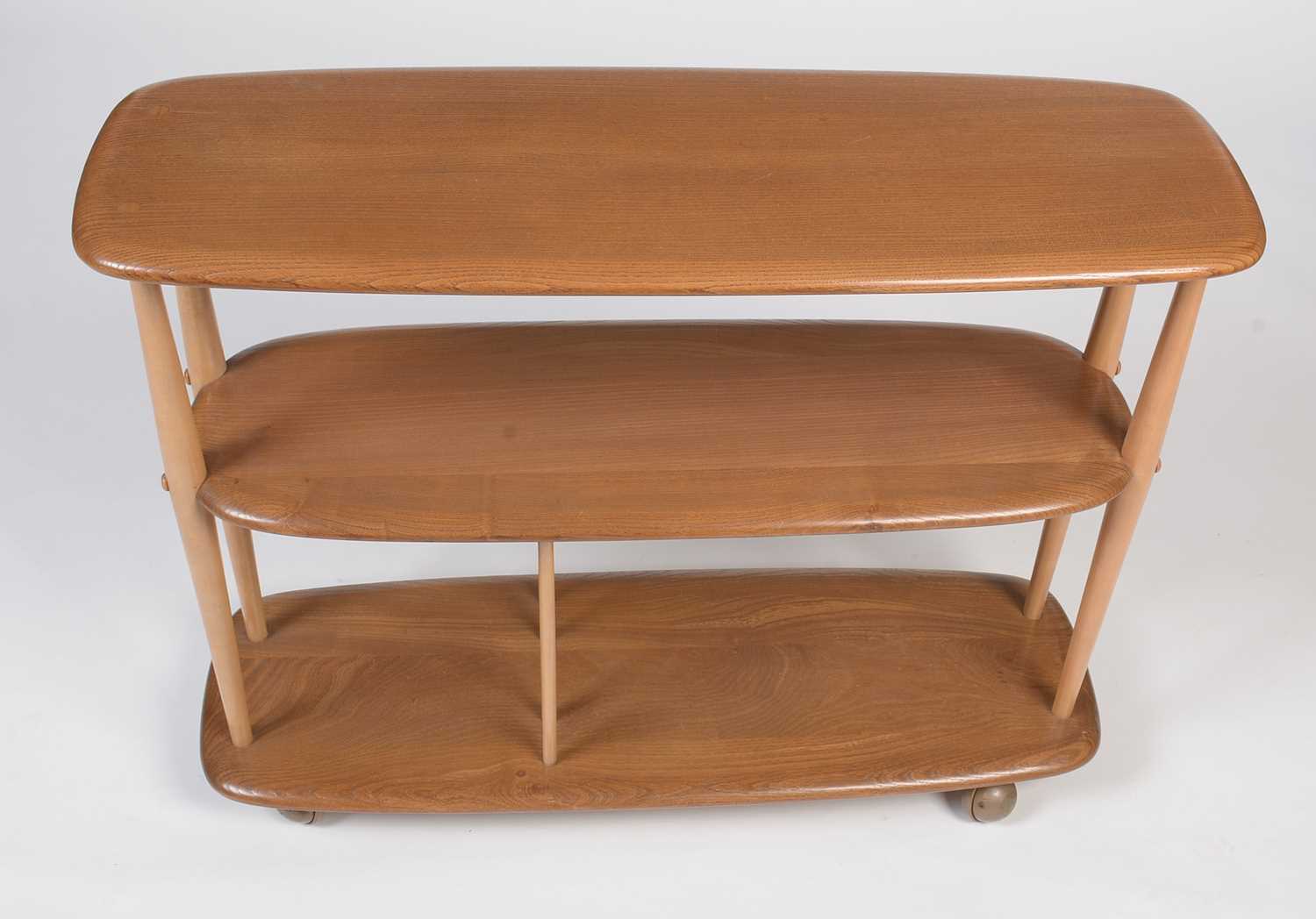 Ercol; an elm and beech trolley bookcase, No 361. - Bild 3 aus 3