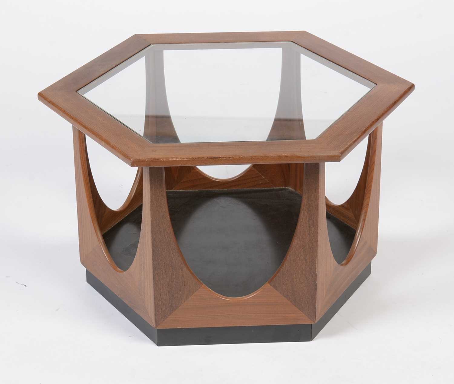 Victor B. Wilkins for G plan: a teak hexagonal coffee table - Bild 2 aus 16