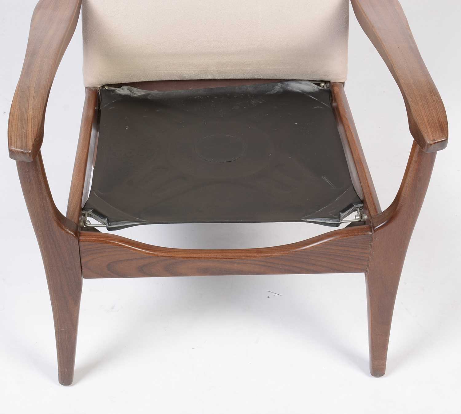 A mid Century teak armchair. - Bild 4 aus 7