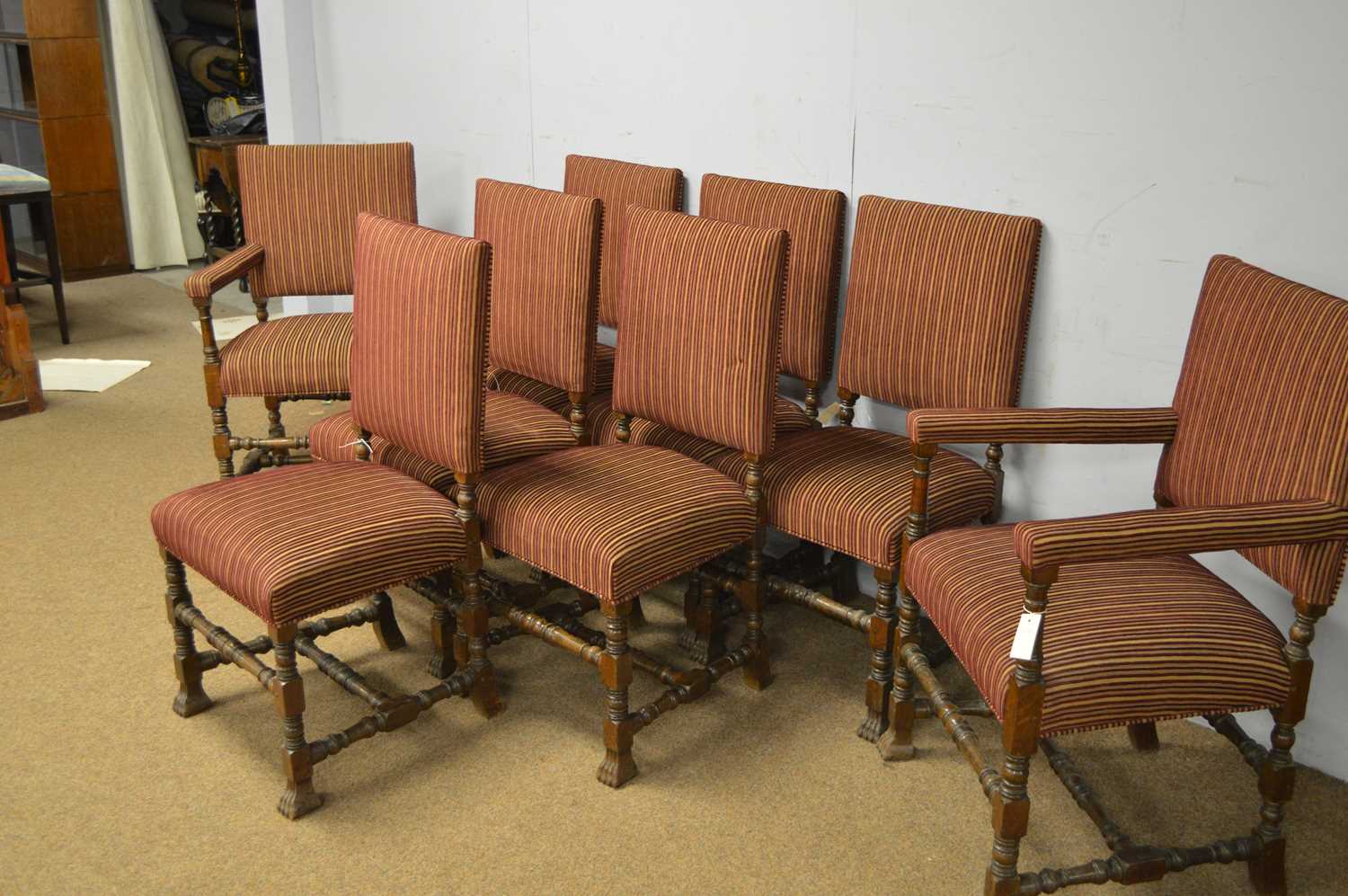 A set of eight 20th Century Carolean-style oak dining chairs. - Bild 3 aus 4