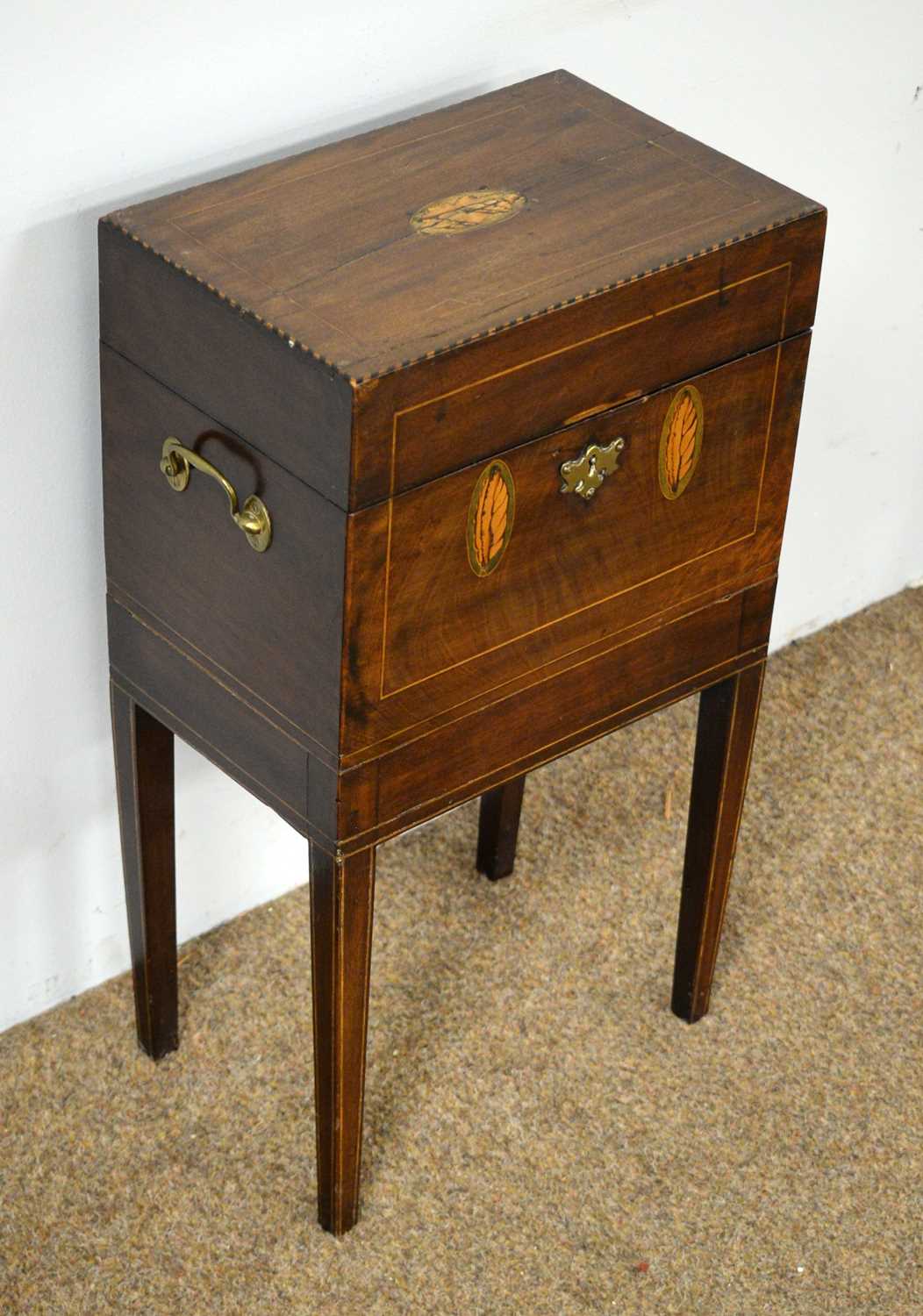 Inlaid box/wine cooler; box stool, dressing screen; and other items. - Bild 3 aus 14