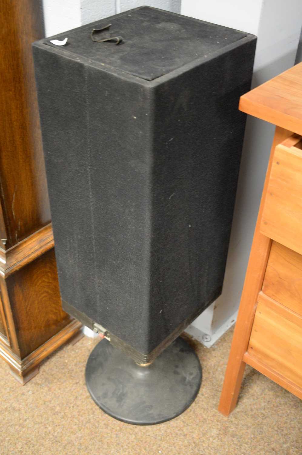 A pair of Kef Concord III speakers. - Bild 2 aus 2