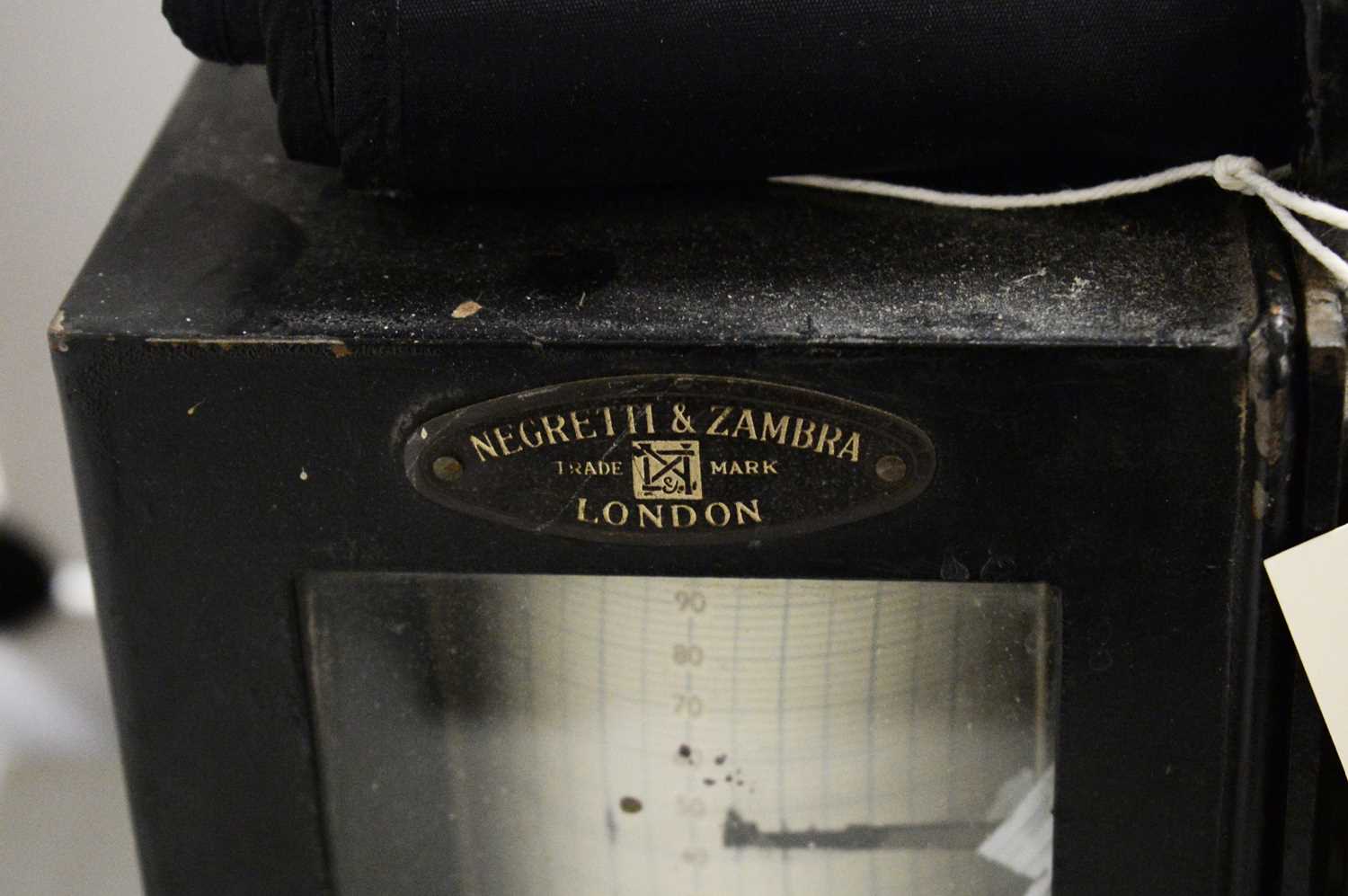 An early 20th Century Barograph by Negretti & Zambra, London - Bild 2 aus 2