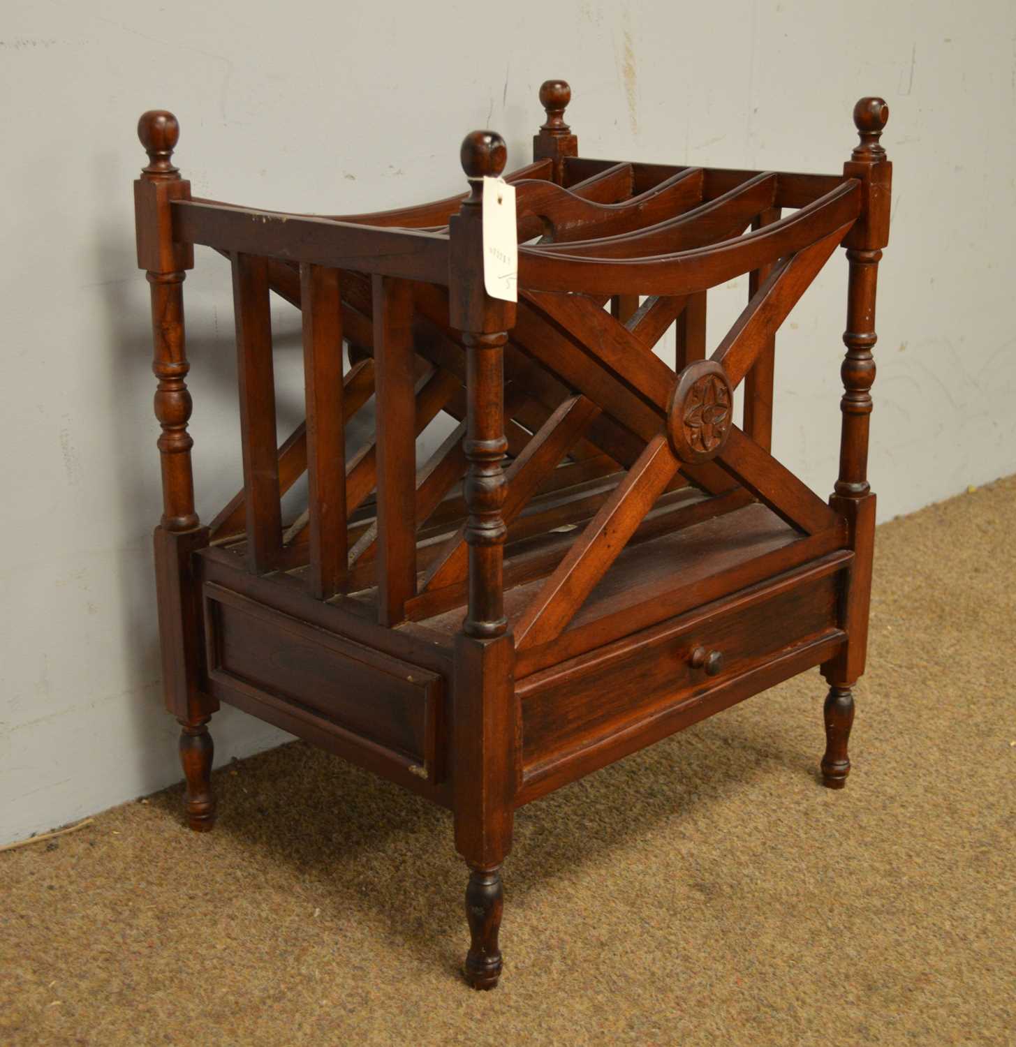 A Regency style hardwood four-division canterbury, modern. - Bild 2 aus 5